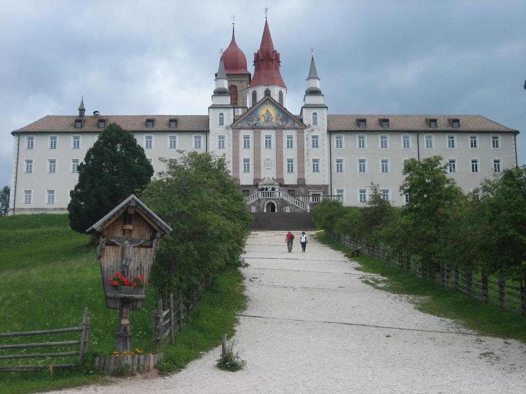 Garni Sonnegg Bed & Breakfast Petersberg Exterior photo